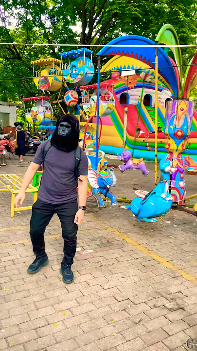 Blak  mongkey at the dori nobita angrybird carousel