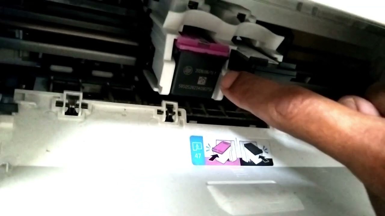How to change ink cartridge in an HP deskjet printer
