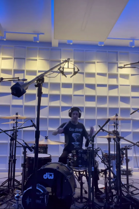 Travis Barker Playing drums