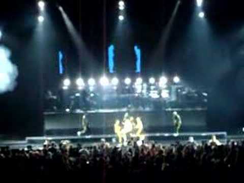 Gwen Stefani - About It - Boston, MA
