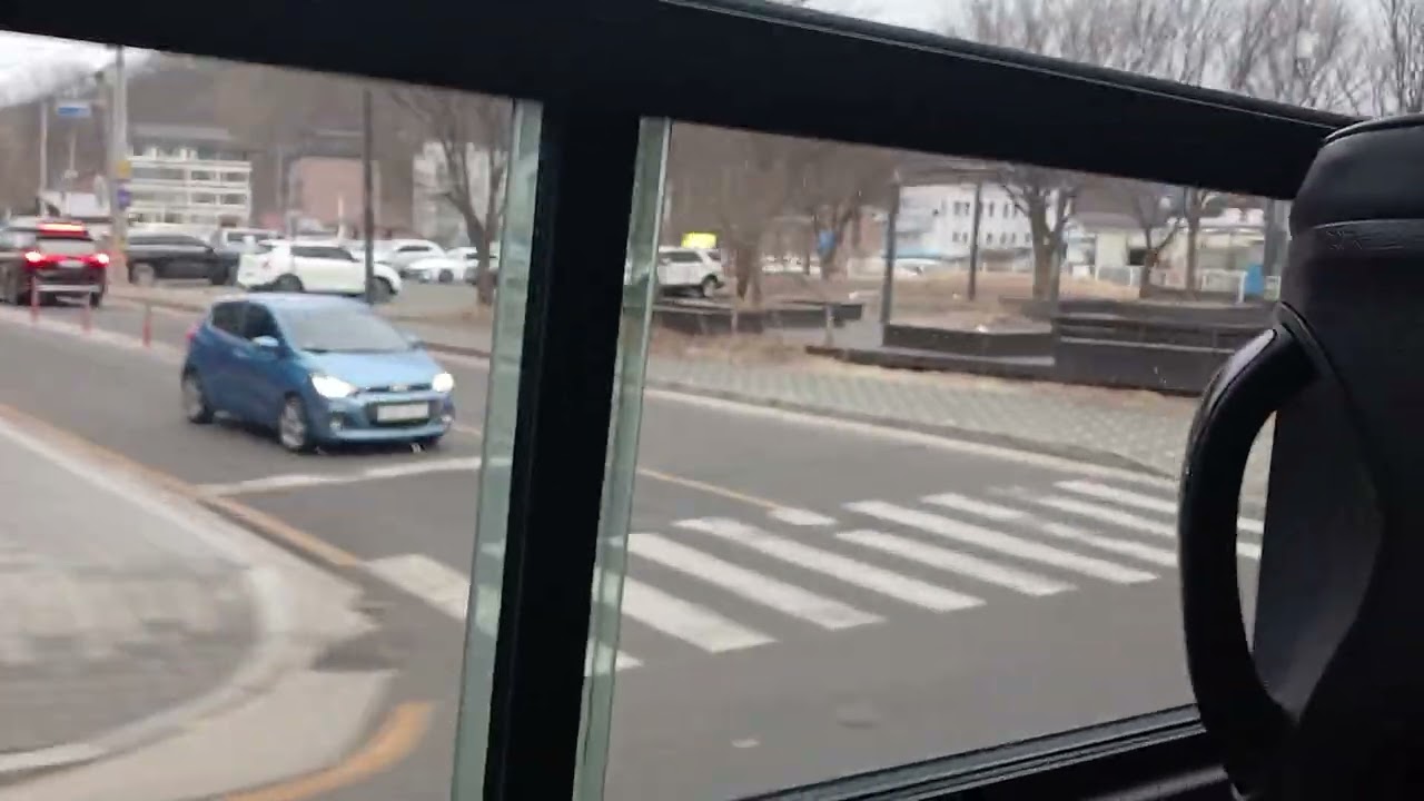 6177차량 1330-3번 현대유니광역 버스 현대코아 행 발차 가평터미널 정류장 