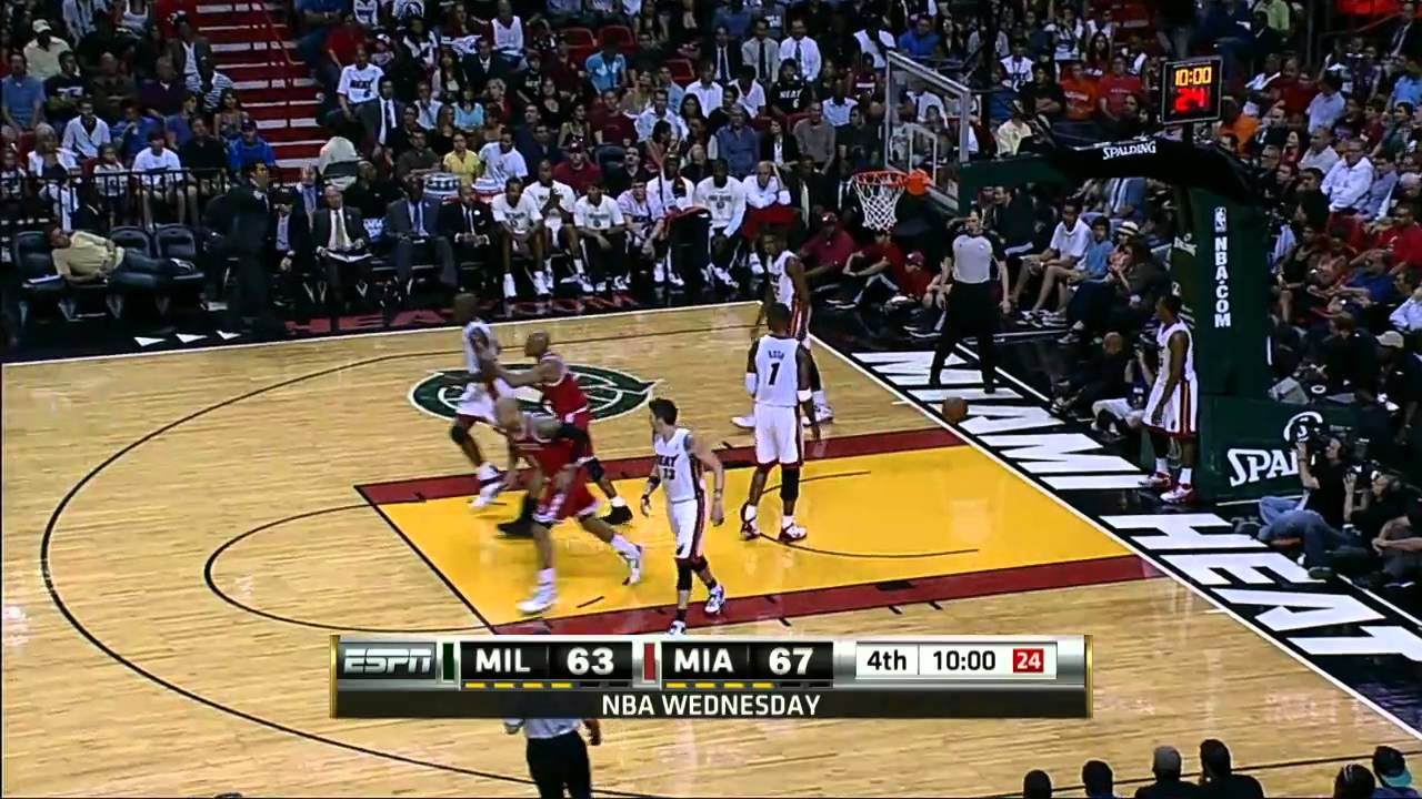 Andrew Bogut Behind-the-Back Pass