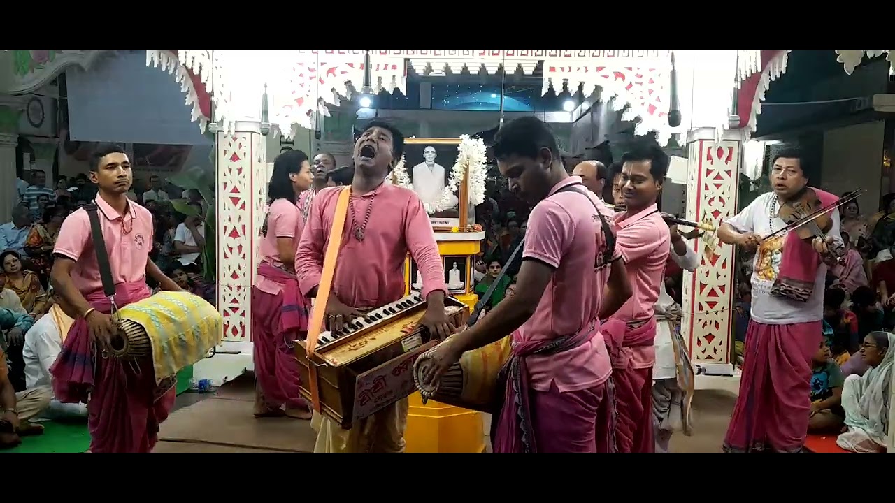 নাম কীর্তন শ্রবণ করেন শ্রী শ্রী গুরুচক্র সম্প্রদায় ফেনী  