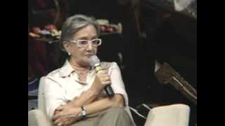 Play video: Conversa com Aracy Amaral (UFG - Banquete de Livros 2012)