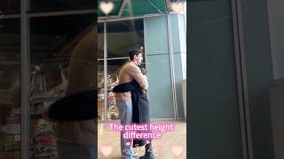 When there’s a big height gap with your partner 😆❤️#TallAndShort #CoupleGoals #Heartwarming#couple
