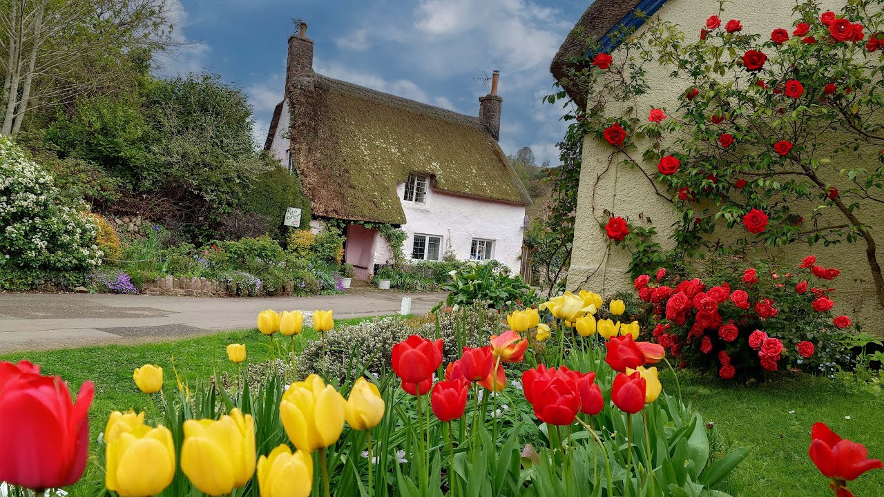 Blossoms, Cottages & Country Lanes | A Slice of Rural Life in the UK Countryside
