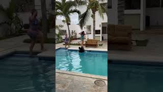 Chica Sexxy Toma El Sol En La Piscina Y Caus4 Esto Chica Sexxy Toma El Sol En La Piscina