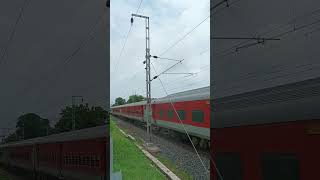 #19310 indore to ahmedabad express #shortvideo #train #nadiad #indianrailways #railway #wap7