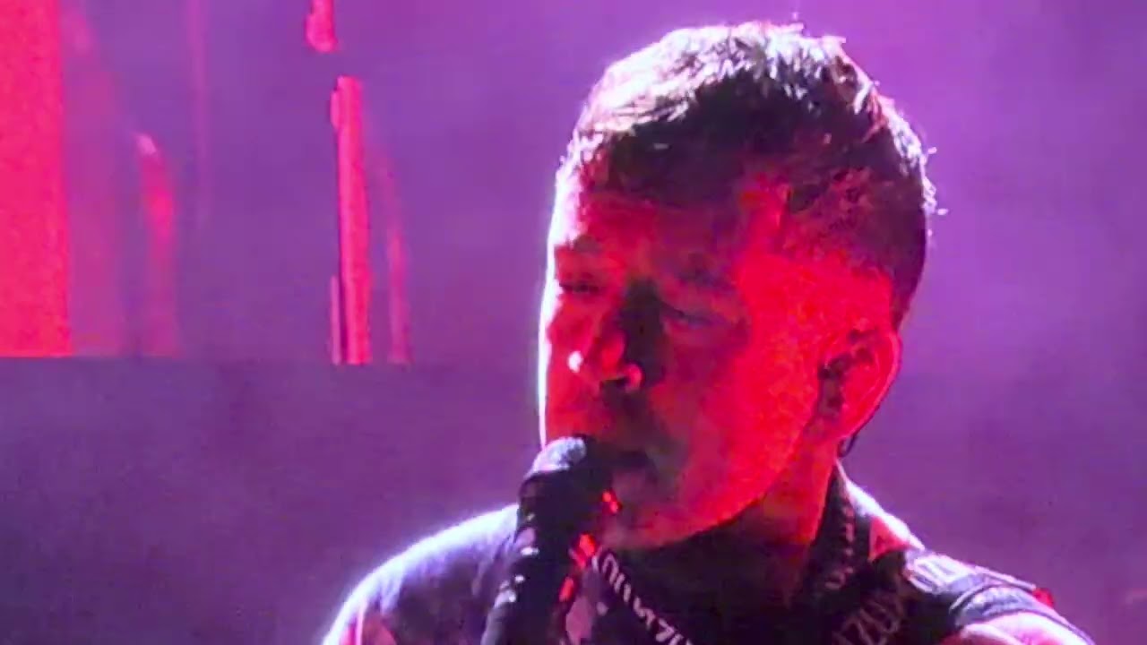 Twenty One Pilots cover of Seven Nation Army (The White Stripes) @ APE2026