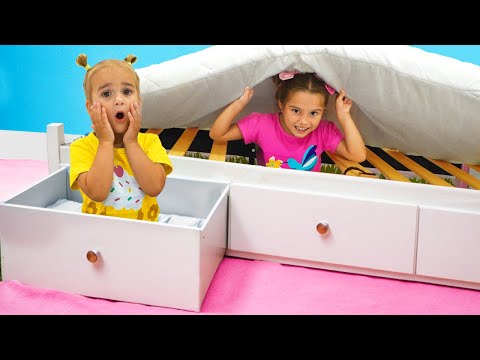 Alice và Deya chơi trốn tìm với dì