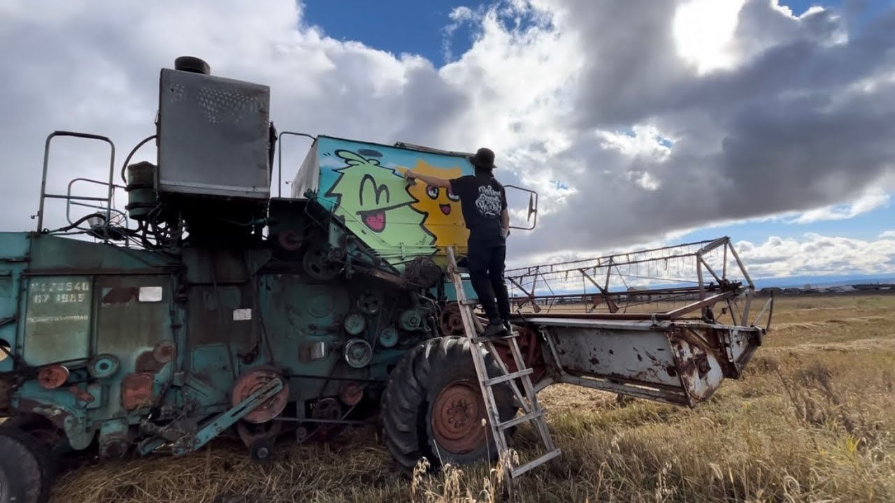 Бурятия, Тункинская долина, граффити на комбайне. На Колёсах #41 