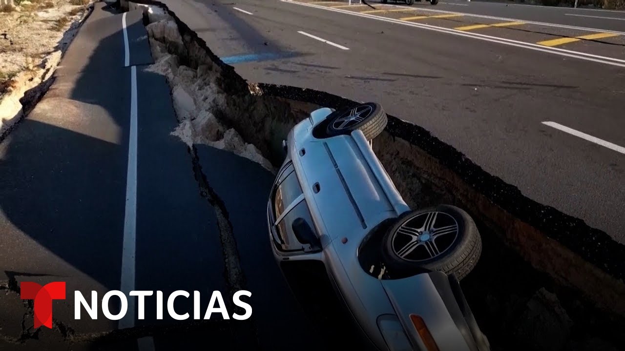 Así quedó una carretera tras el terremoto en Turquía | Noticias Telemundo