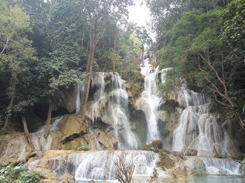 Video: Cara Mengunjungi Air Terjun Kuang Si Di Luang Prabang, Laos