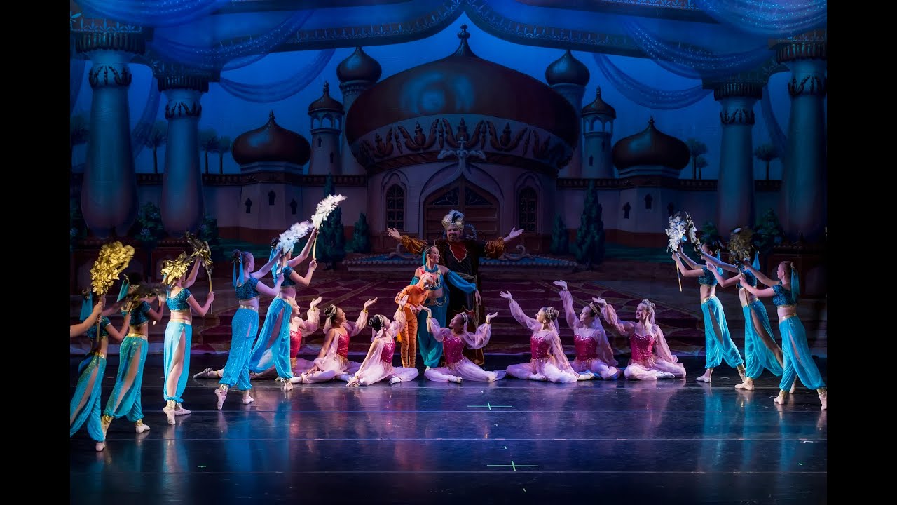 2014 Aladdin Performance Jasmine's Palace Garden YouTube
