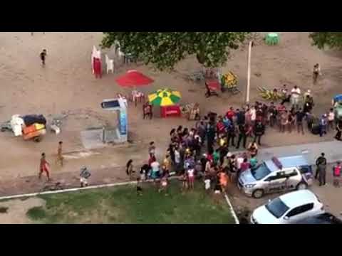 Um jovem de 18 anos foi mordido por um tubarão - YouTube