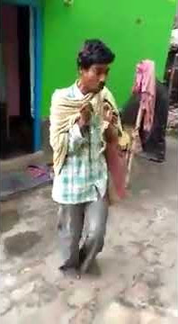 Video yang lagi viral di WA... orang gila nyanyi sambil joget lucu abis !!!