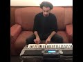 شاهد علي ربيع يعزف مهرجانات على البيانو