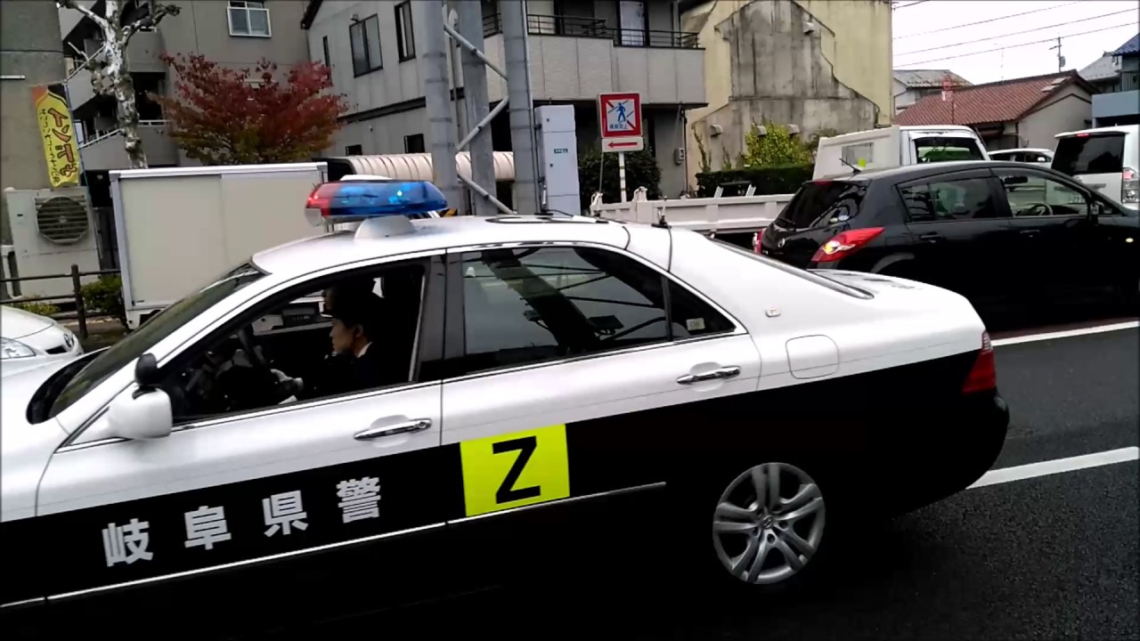 日本に1台 天皇警護用パトカー 赤と青に光る Youtube