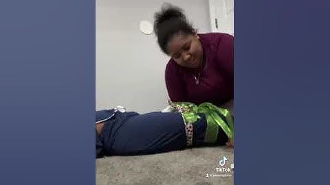 Applying a soft splint / Anatomical splint