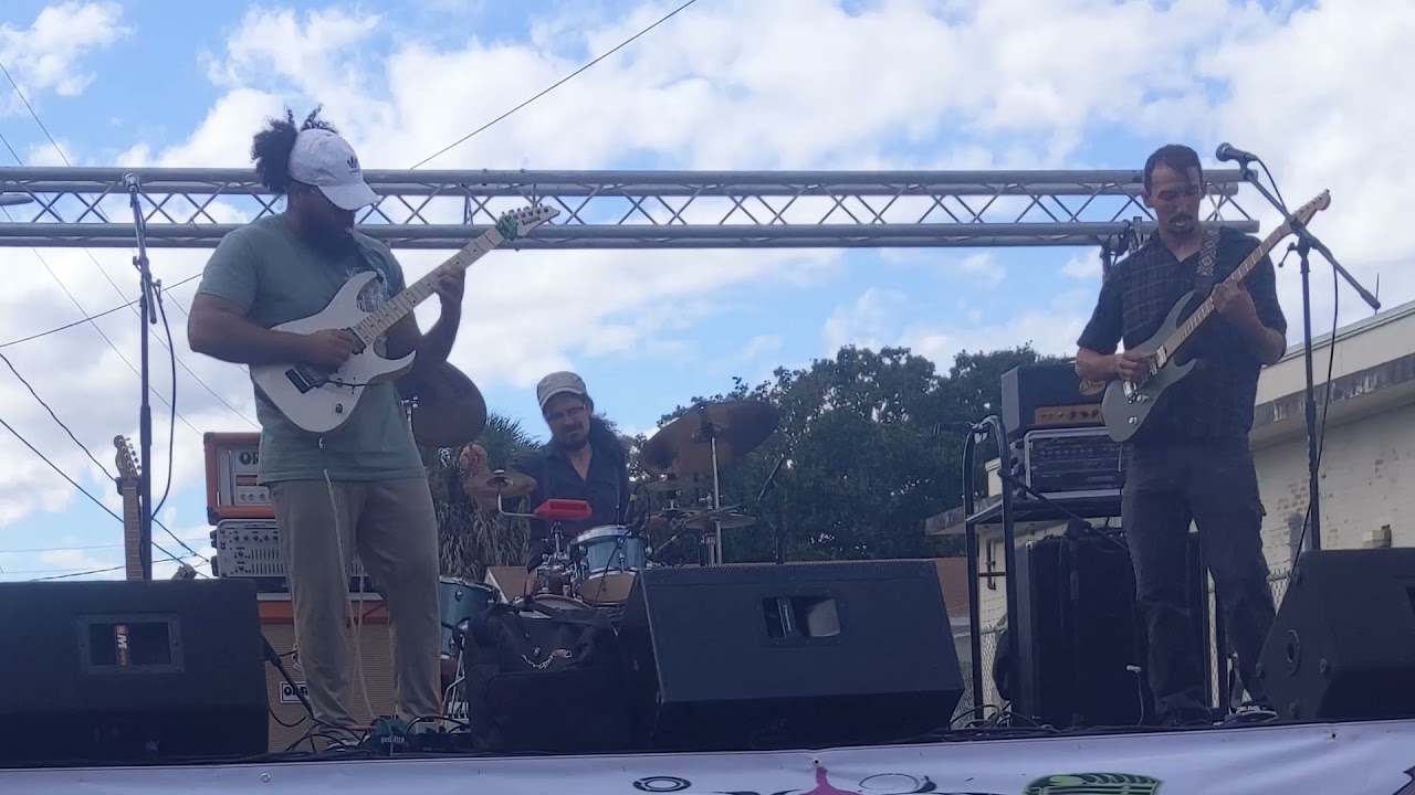Obejrzyj Move On - Flo Write-up (live) w YouTube Obejrzyj Move On - Flo Write-up (live) w YouTube