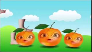 Eplucher les mandarine avec les pied