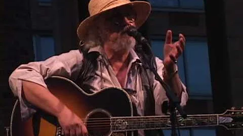 Arlo Guthrie being Hilarious !!! including "Coming...