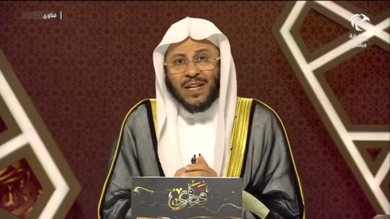 حكم تشبيك الأصابع أثناء خطبة الجمعة؟ | الشيخ عزيز بن فرحان
