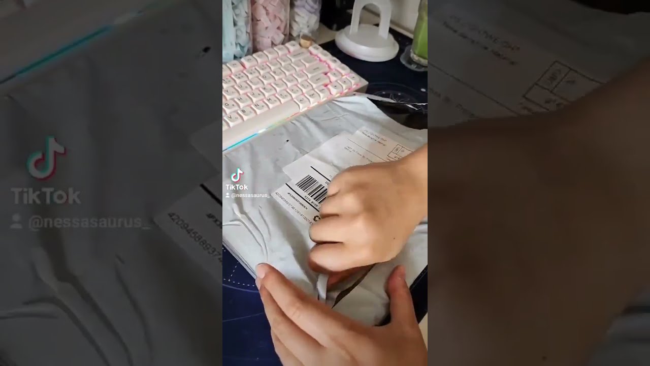 unboxing my new crystal keycaps 🔮!!! 