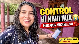 Famous Became a heroine in the rain today 😂💃 Started dancing and singing in the rain 💃 Wealth