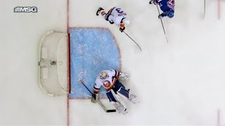 Ilya Sorokin makes unbelievable stick save on Artemi Panarin