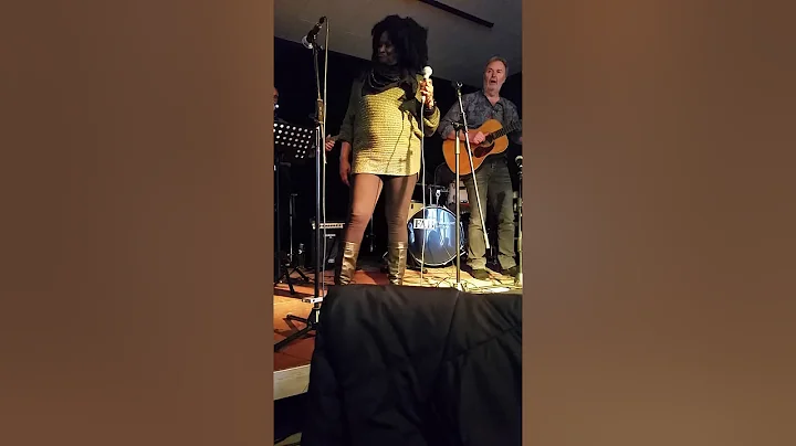 Jean Lyons in FAB Frankfurt mit Petite Fleur