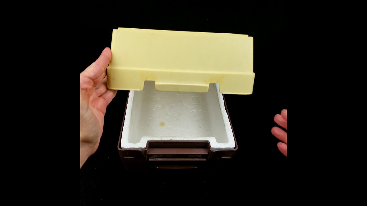 SOLD - Vintage Portable Rubbermaid Plastic Cooler w/ Handle Cold Drinks Picnic Glamping 