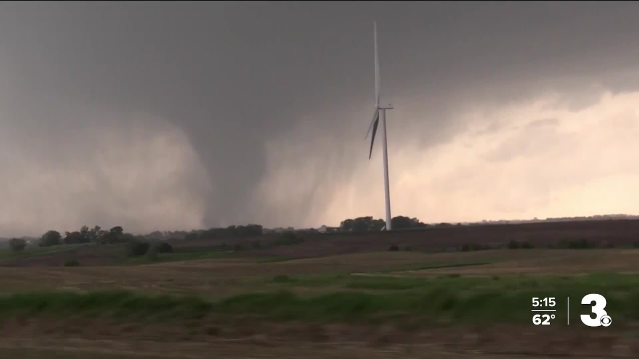 Brutal Iowa tornadoes leave multiple people dead - YouTube