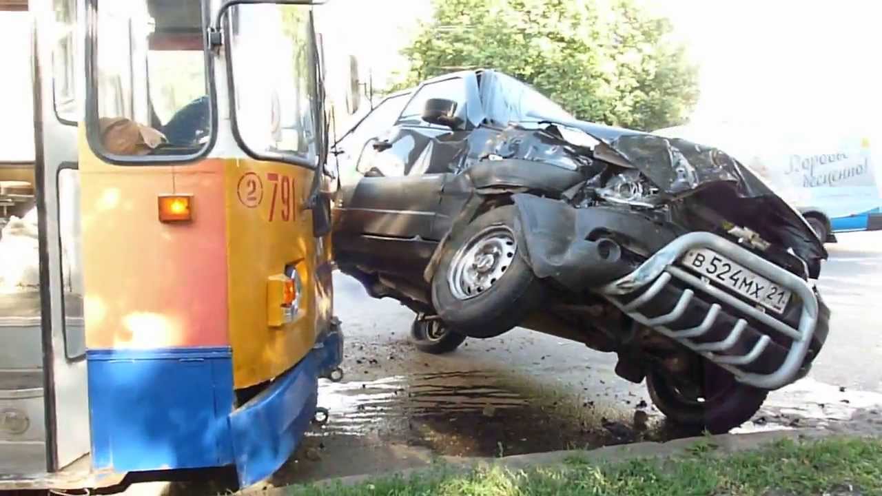 Троллейбус попал в дтп