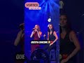 Noemi si esibisce con l’iconica “L’AMORE ETERNIT”
