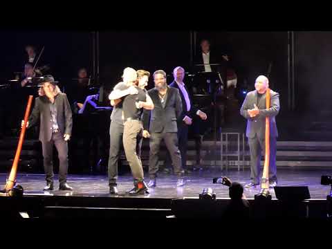 Hugh Jackman - Sings Happy Birthday