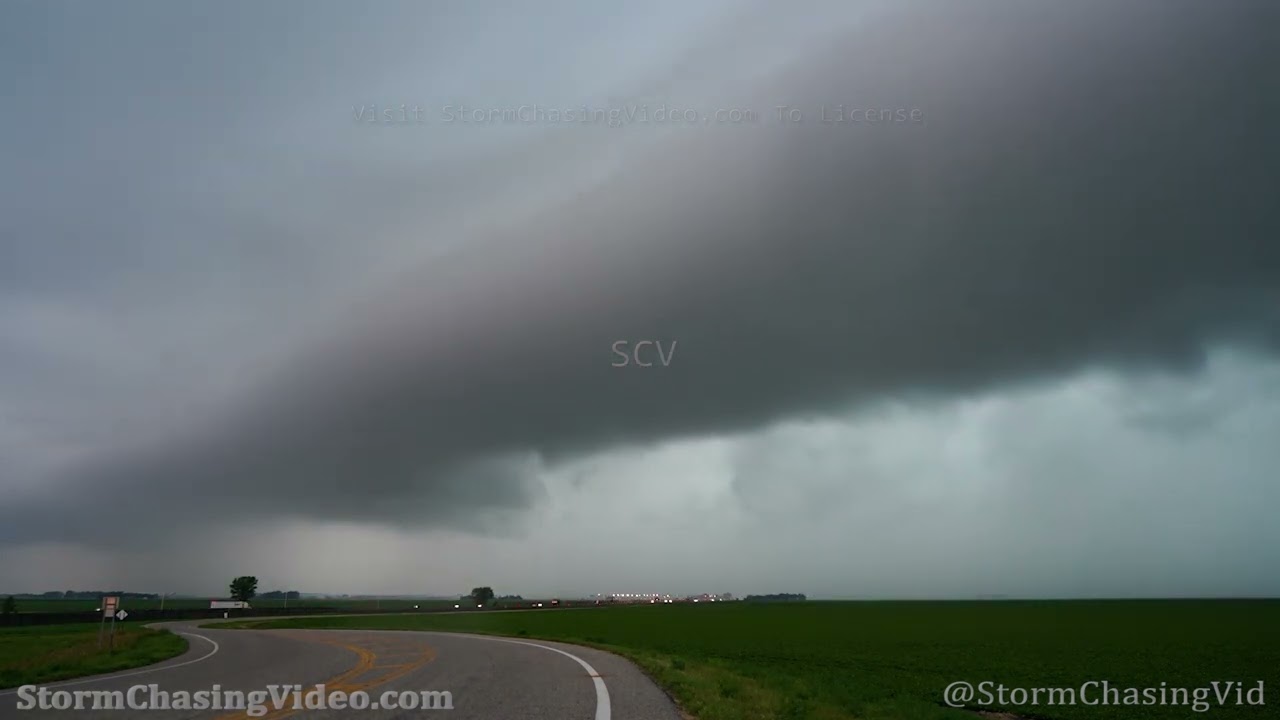 Morning Severe Thunderstorm and Shelf Cloud, Moorhead, MN 7/10/2022