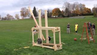 Floating arm trebuchet