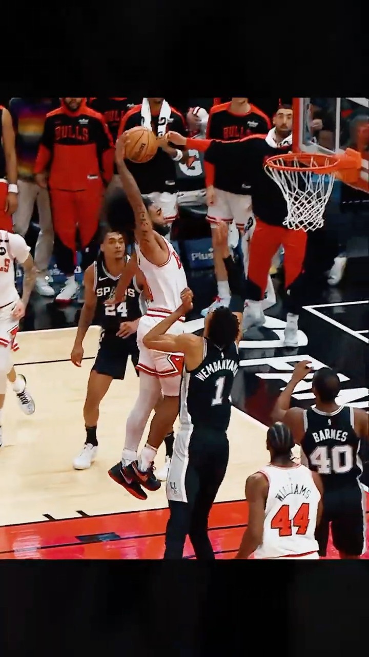 Wemby getting DUNKED ON ?