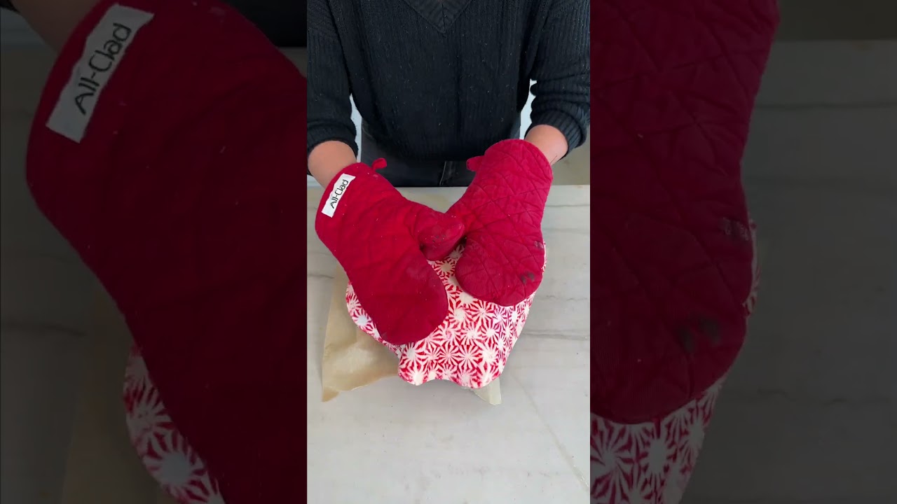 How to make a popcorn bowl out of peppermints😍