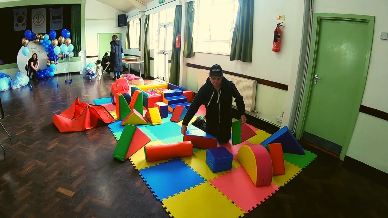 Setting Up Mixed Soft Play Set And Ball Pit In A Very Crowded Venue!