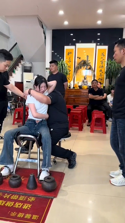 E3354 Realigning the😉🌿🤠🌺 lady’s spine to wipe out aches, numbness and every twinge!