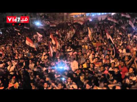 أحمد سعد يغنى النشيد الوطنى مع معتصمى الاتحادية