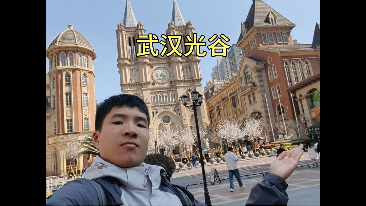 来武汉最不能错过的光谷空轨，它是在桥下行驶，带大家体验一下 来武汉最不能错过的光谷空轨，它是在桥下行驶，带大家体验一下