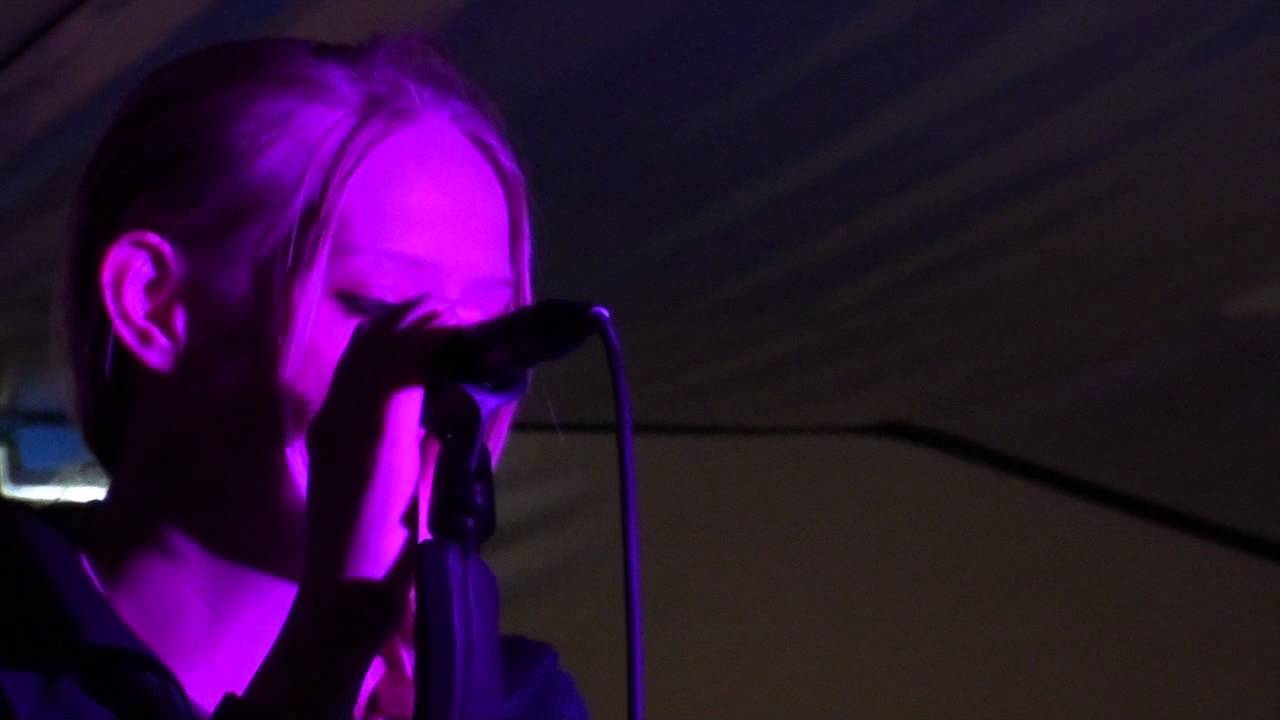 Mira Little Norway Acoustic Performance.mpg en YouTube Mira Little Norway Acoustic Performance.mpg en YouTube