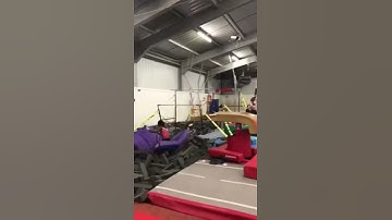 Handspring tuck front vault