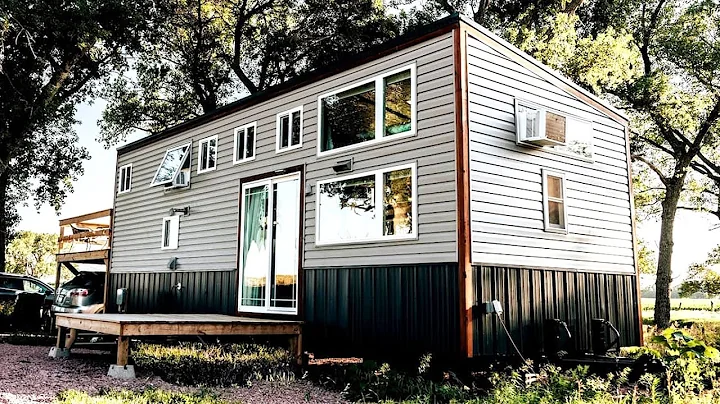Absolutely Gorgeous Stephanie Bock Tiny House in P...