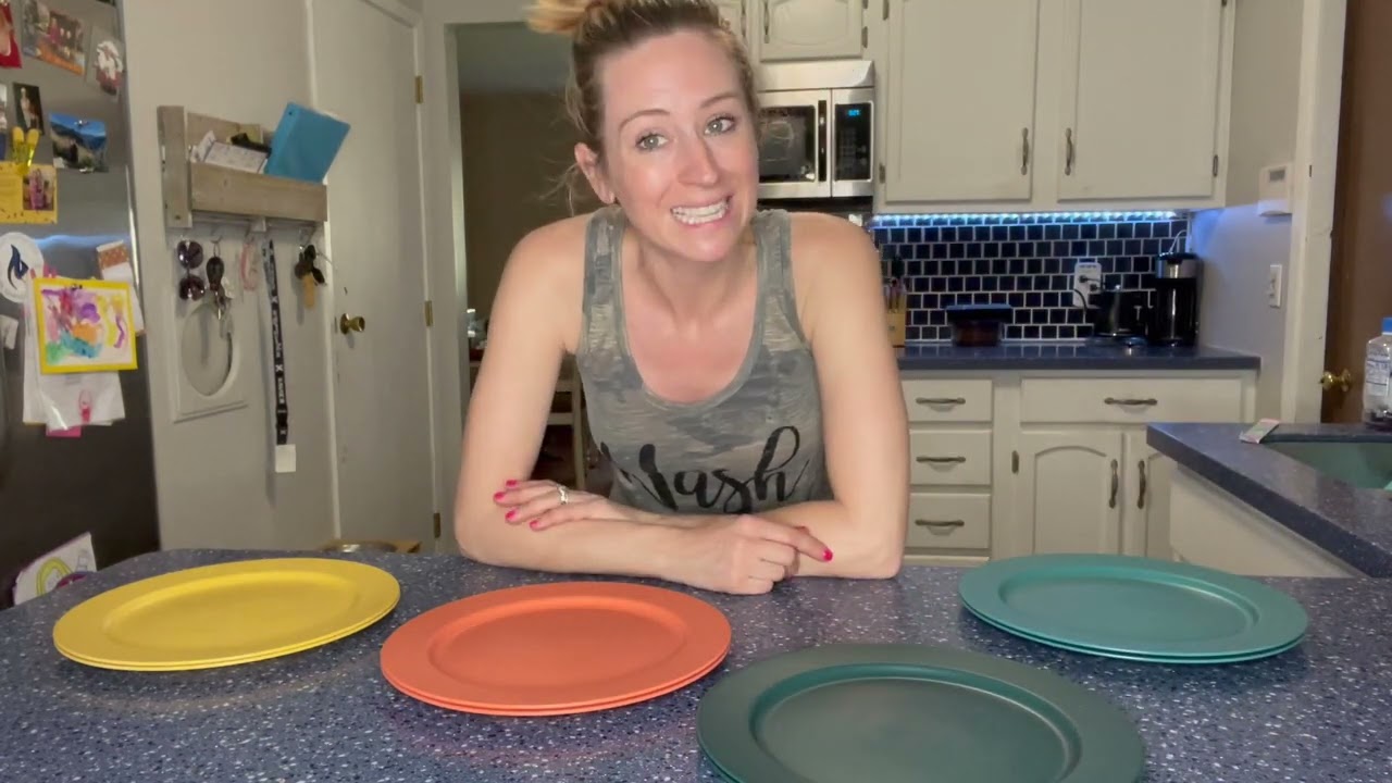 Review of Kyraton 10 Inch Large Plastic Plates 8 Pieces, Dishwasher Safe