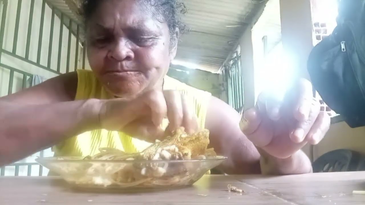 COMENDO UMA MONTANHA DE FATO COM MACARRAO