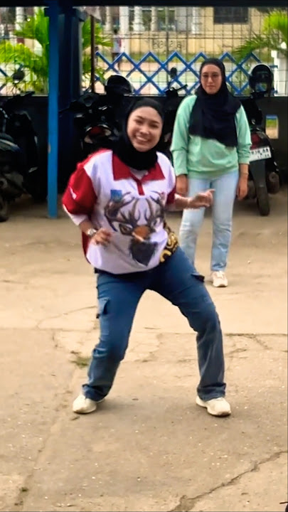 Santai tapi enak dilihat gerakannya #dance #jogetseru #tabolabale #dancer #hiburansegar #jogetwelut